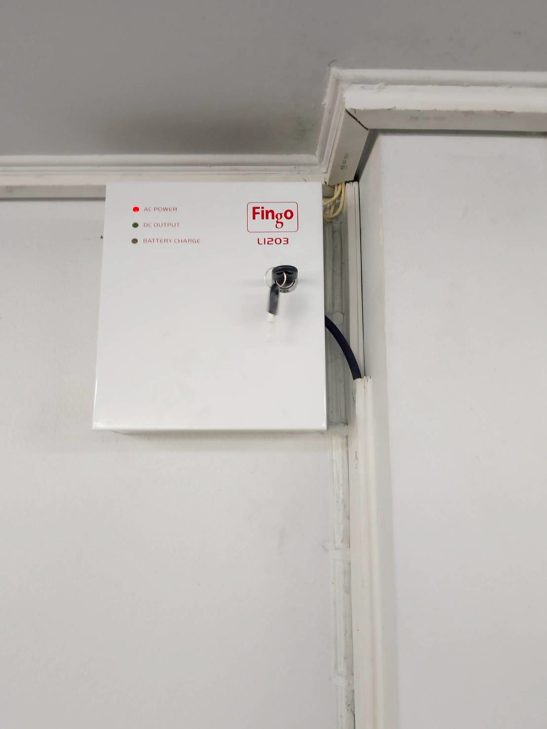 ตู้ Power Supply Fingo พร้อมกุญแจล็อคและไฟสถานะ