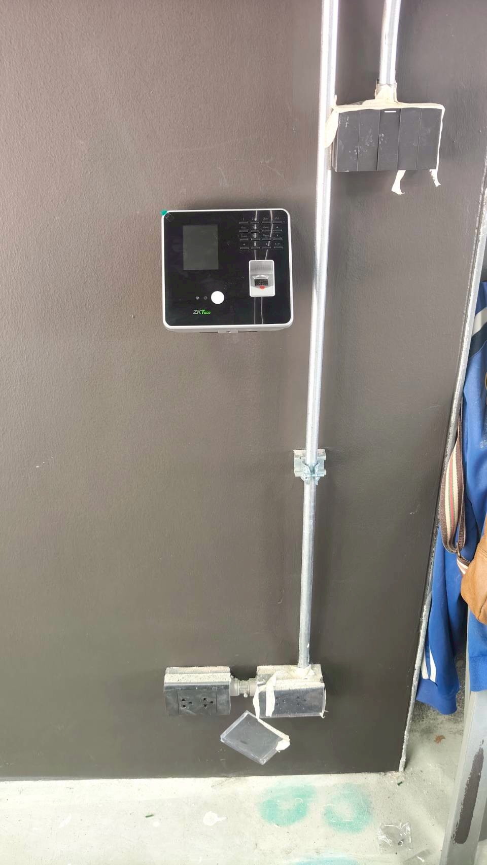 เครื่องสแกนรุ่น Aio20 ติดตั้งพร้อมเดินท่อร้อยสายสวยงาม