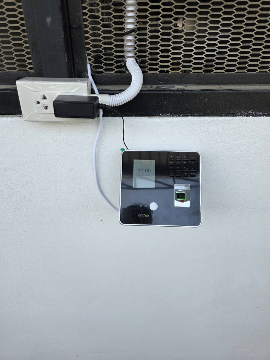 ติดตั้ง ZKTeco AIO20 จุดที่ 2 พร้อมเดินท่อร้อยสาย