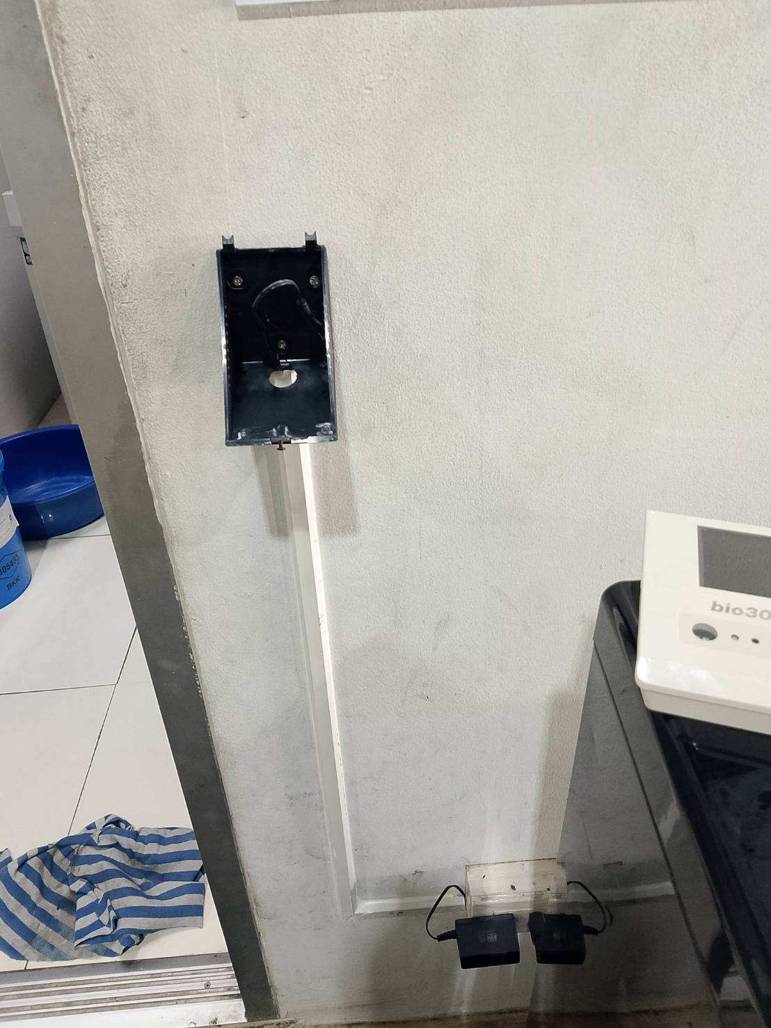 ติดตั้ง ZKTeco Bio30 มุมมองด้านหน้า