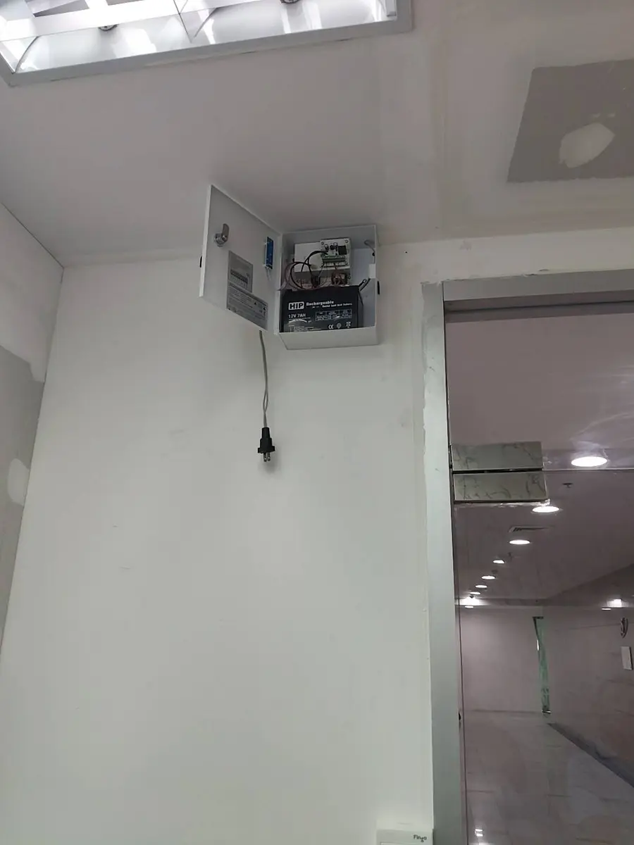 ตู้ Power Supply พร้อมแบตเตอรี่สำรอง HIP 12V 7AH สำหรับระบบควบคุมประตู